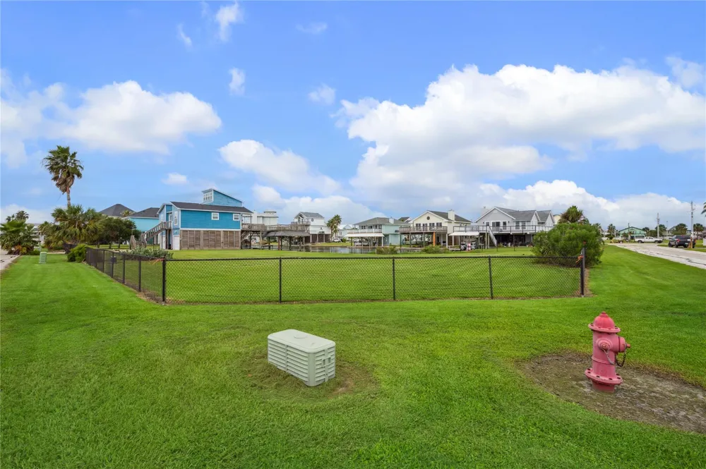 1310 Maui Drive Tiki Island, TX 77554