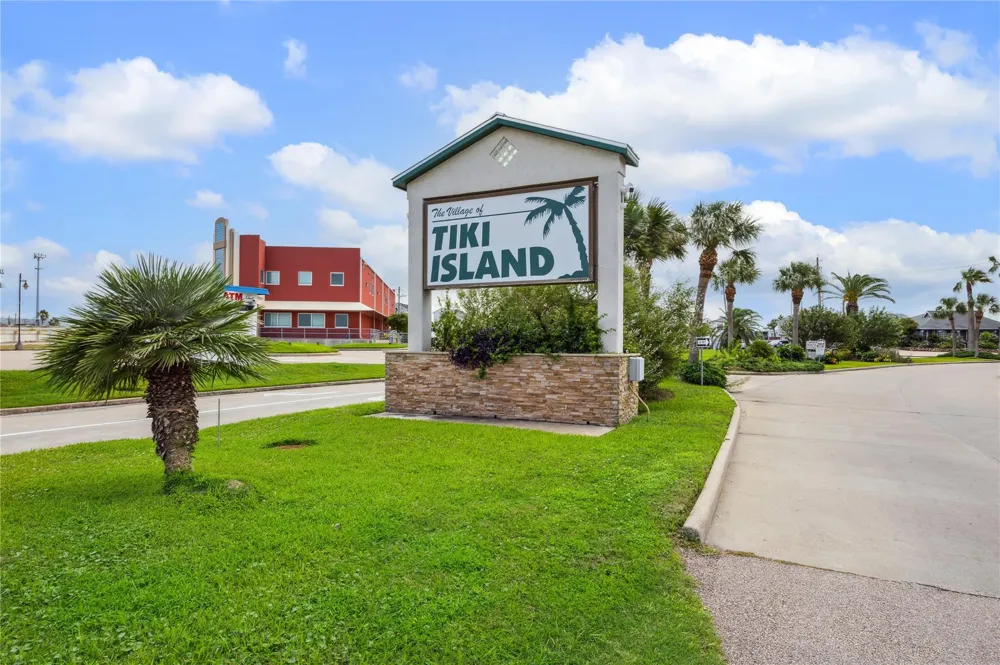 1310 Maui Drive Tiki Island, TX 77554