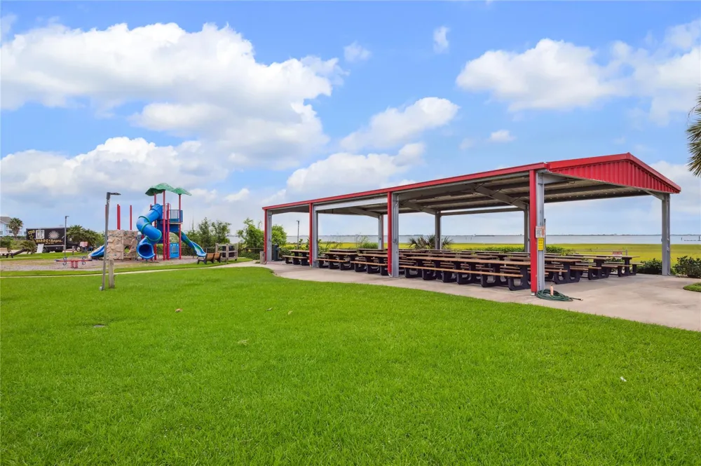 1310 Maui Drive Tiki Island, TX 77554