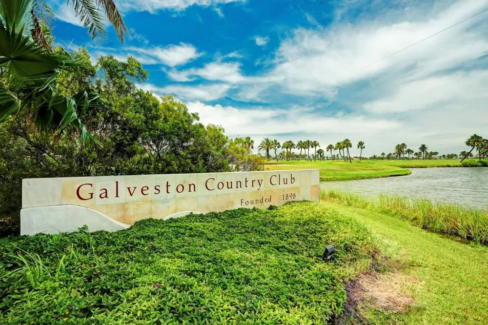 1310 Maui Drive Tiki Island, TX 77554
