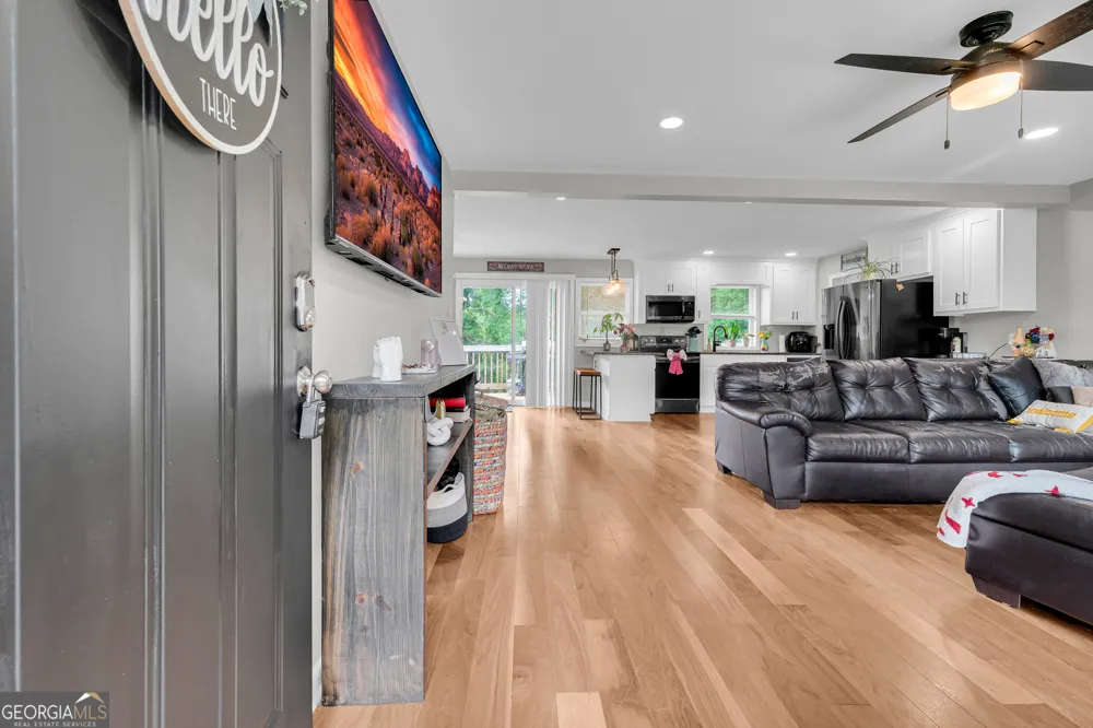 372 Scenic DR Toccoa, GA 30577