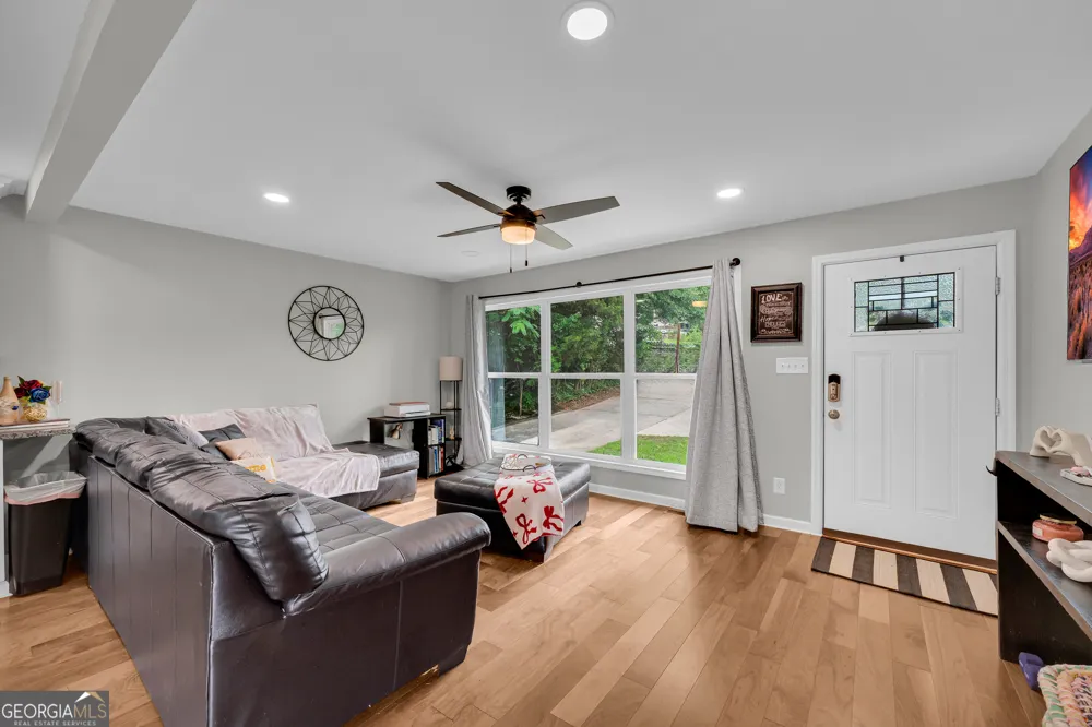 372 Scenic DR Toccoa, GA 30577