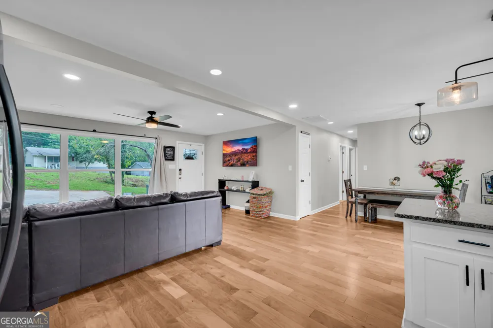 372 Scenic DR Toccoa, GA 30577