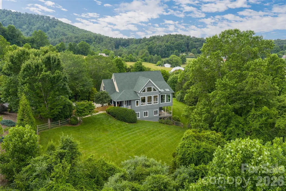 33 Bridle Path Drive Barnardsville, NC 28709