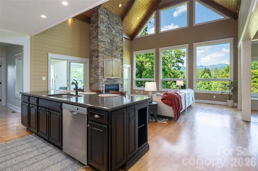 33 Bridle Path Drive Barnardsville, NC 28709