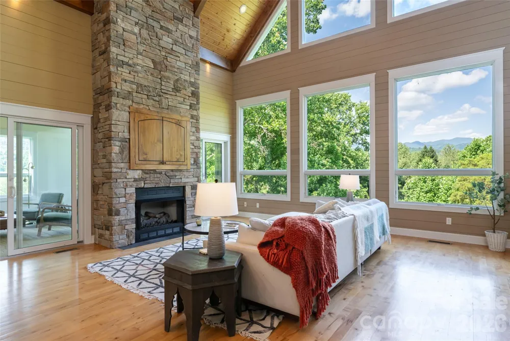 33 Bridle Path Drive Barnardsville, NC 28709