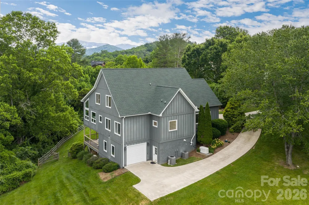 33 Bridle Path Drive Barnardsville, NC 28709
