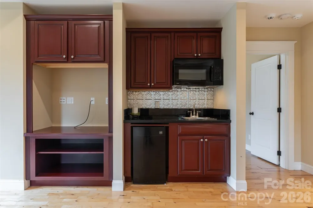33 Bridle Path Drive Barnardsville, NC 28709