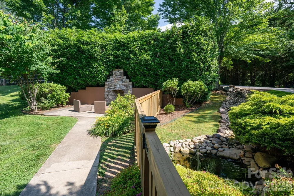 33 Bridle Path Drive Barnardsville, NC 28709