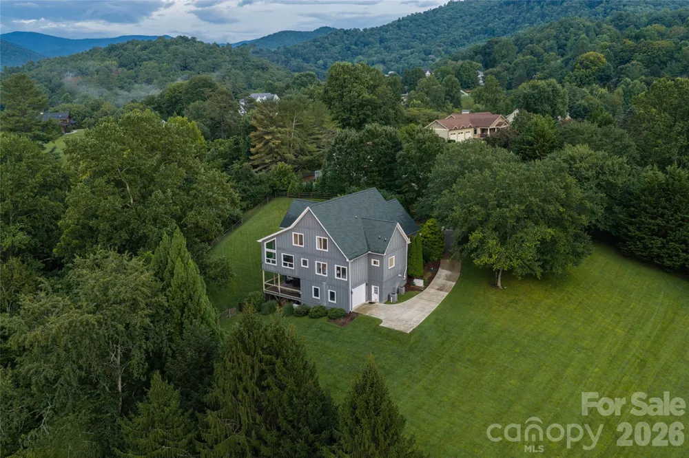 33 Bridle Path Drive Barnardsville, NC 28709
