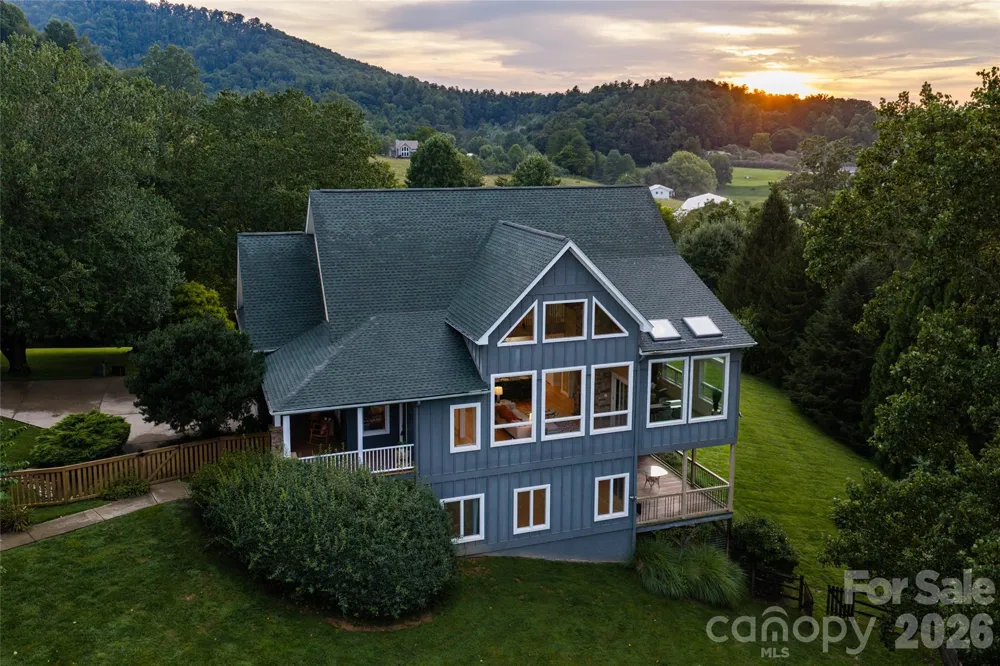 33 Bridle Path Drive Barnardsville, NC 28709