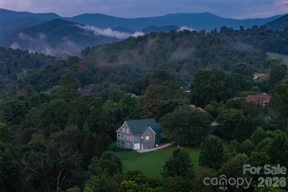 33 Bridle Path Drive Barnardsville, NC 28709