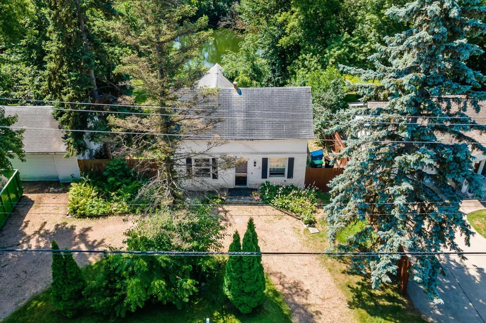 5801x Interlachen Boulevard Edina, MN 55436