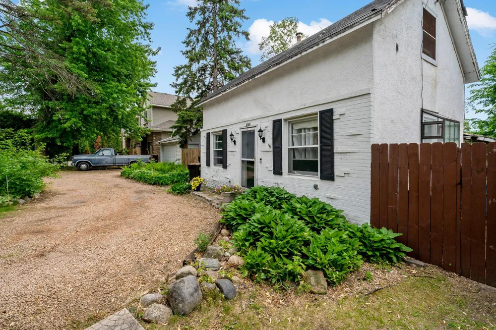 5801x Interlachen Boulevard Edina, MN 55436
