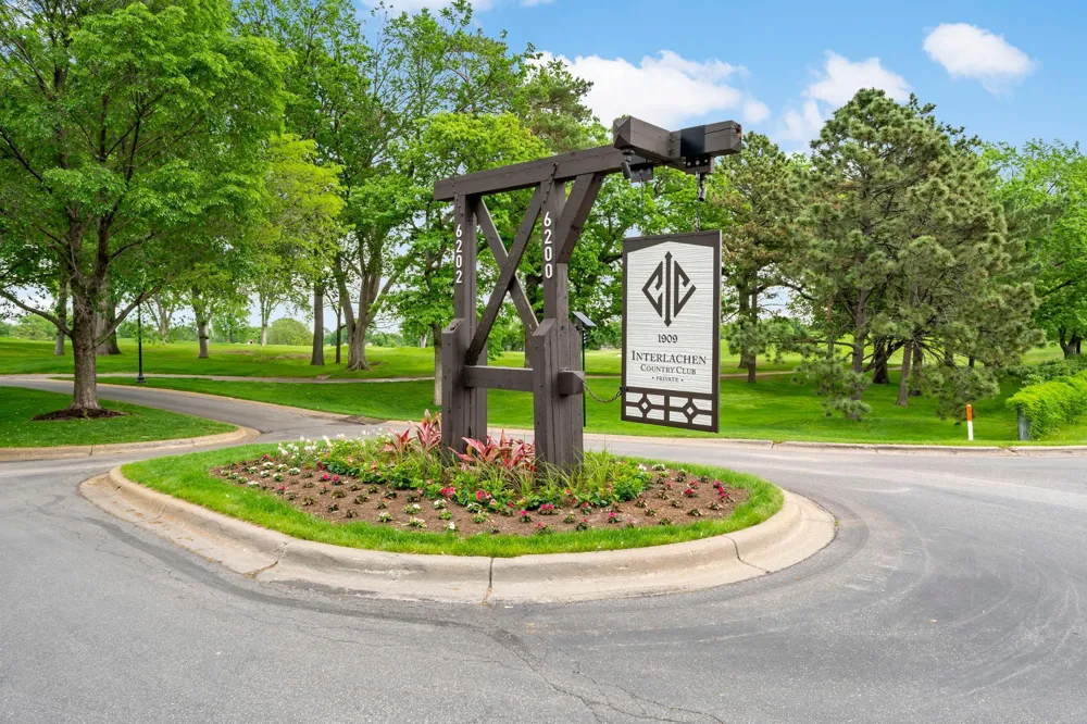 5801x Interlachen Boulevard Edina, MN 55436