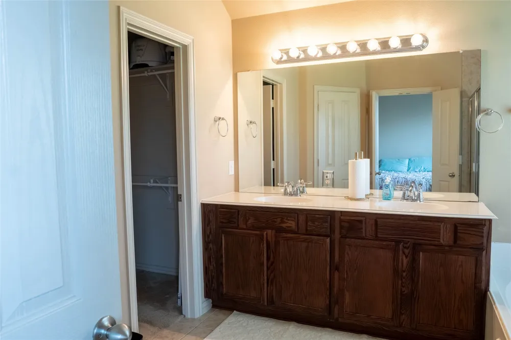 6956 Alcala Grand Prairie, TX 75054