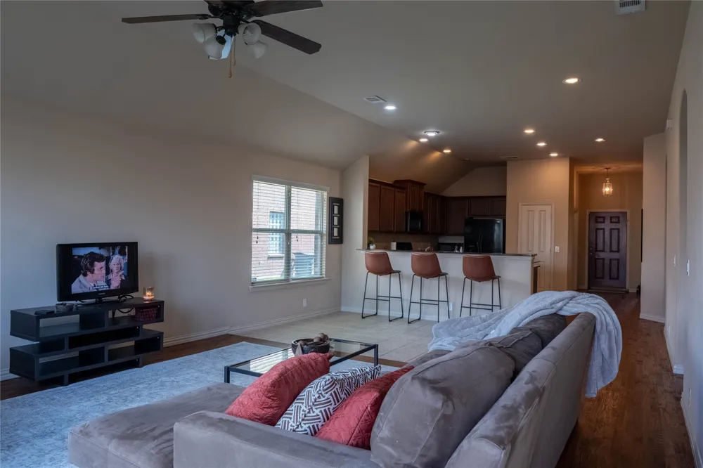6956 Alcala Grand Prairie, TX 75054