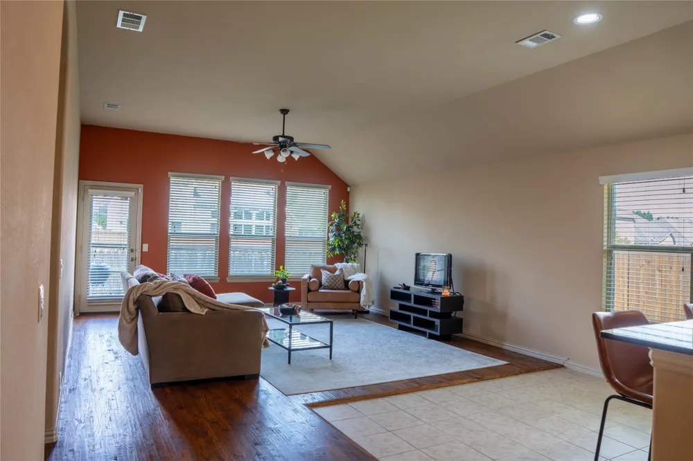 6956 Alcala Grand Prairie, TX 75054