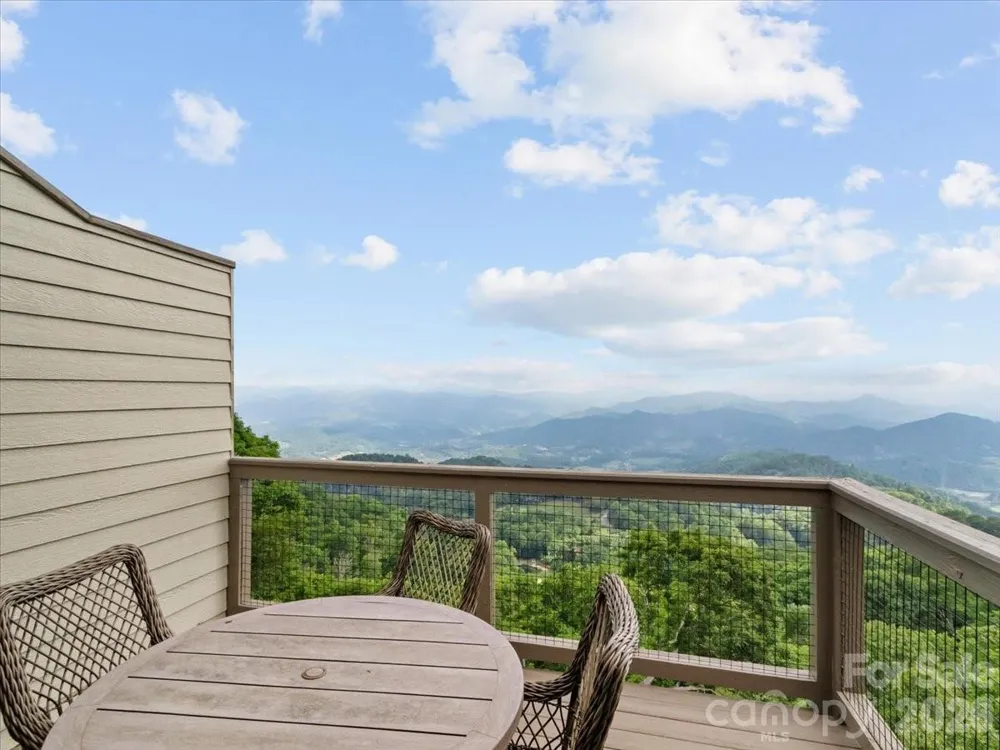 30 Club Villa Court #B2 Burnsville, NC 28714