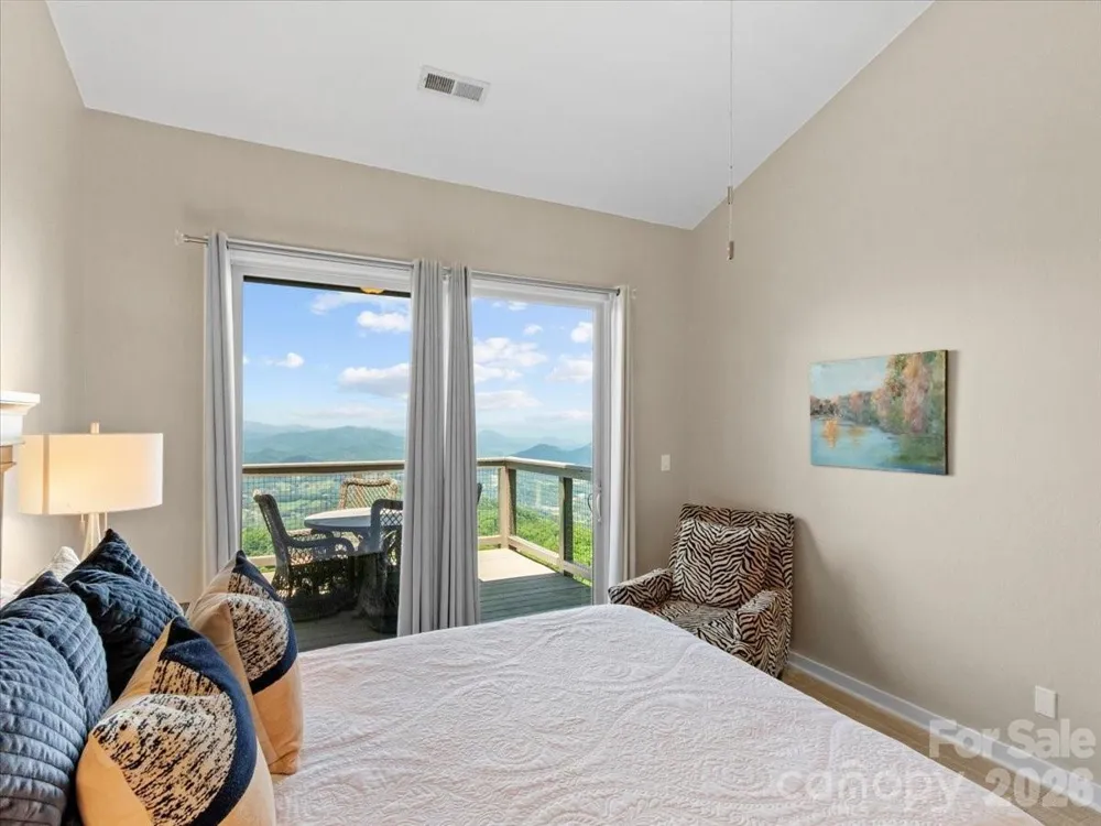 30 Club Villa Court #B2 Burnsville, NC 28714
