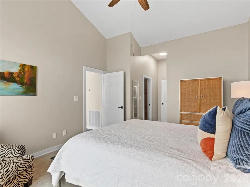 30 Club Villa Court #B2 Burnsville, NC 28714