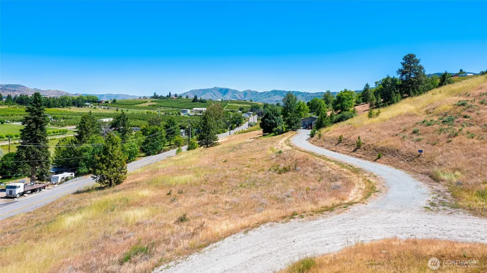 32 Barkley Road Manson, WA 98831