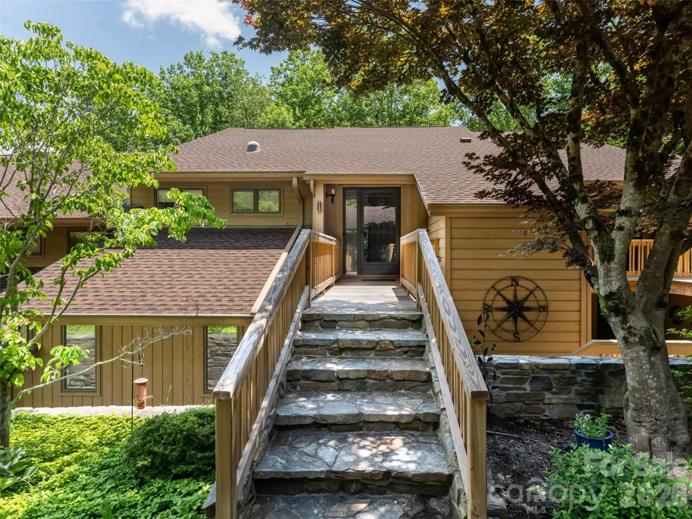 112 Live Oak Lane Hendersonville, NC 28791