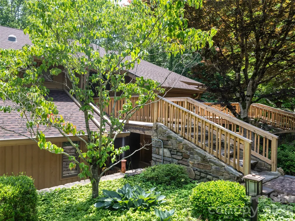 112 Live Oak Lane Hendersonville, NC 28791