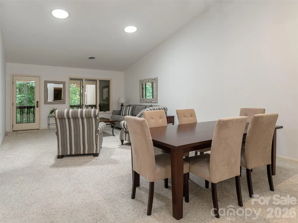 112 Live Oak Lane Hendersonville, NC 28791