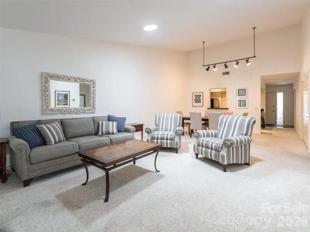 112 Live Oak Lane Hendersonville, NC 28791