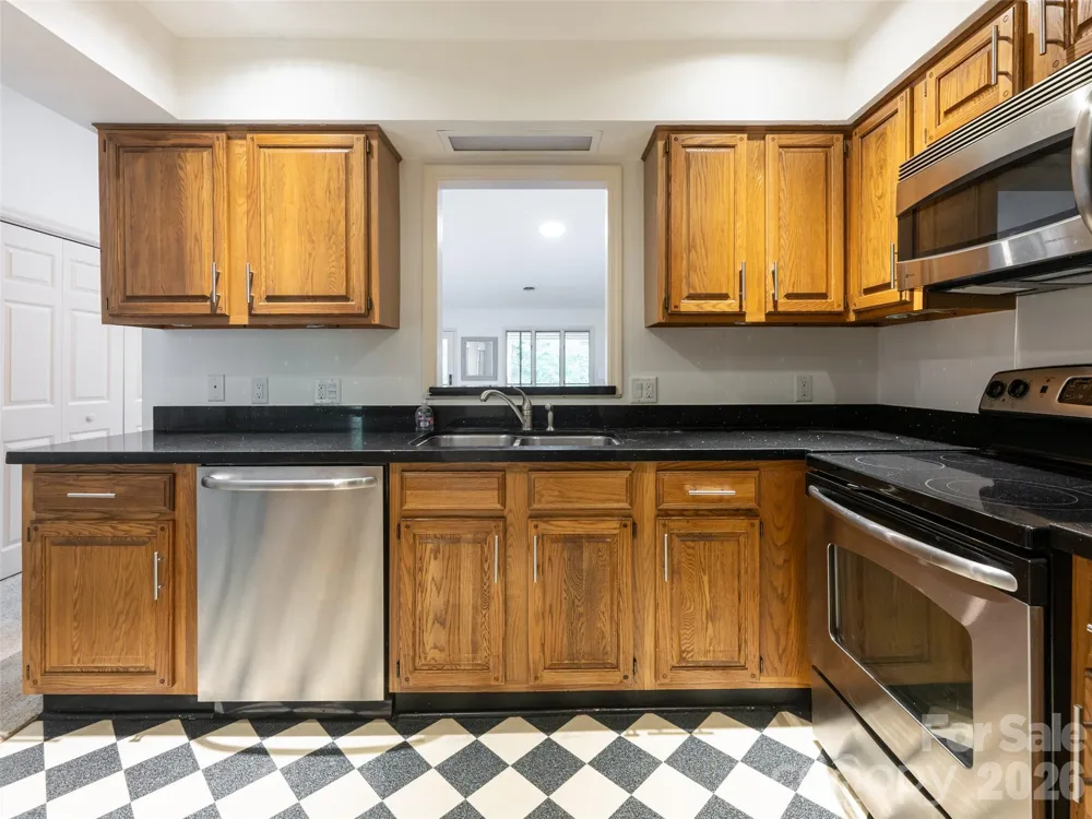 112 Live Oak Lane Hendersonville, NC 28791