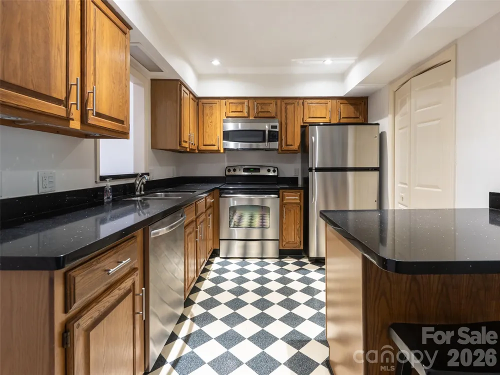 112 Live Oak Lane Hendersonville, NC 28791