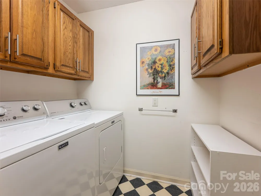112 Live Oak Lane Hendersonville, NC 28791