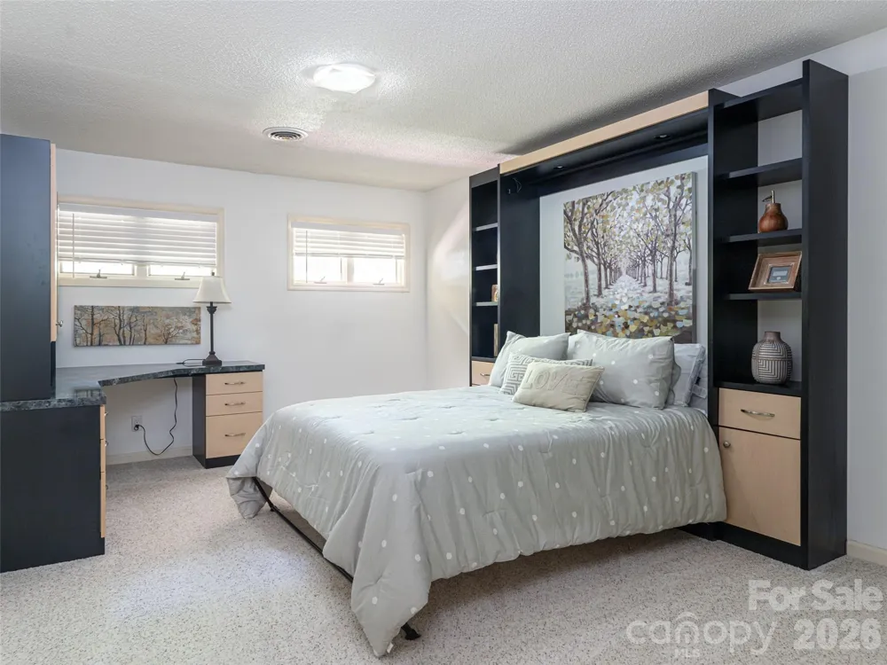 112 Live Oak Lane Hendersonville, NC 28791