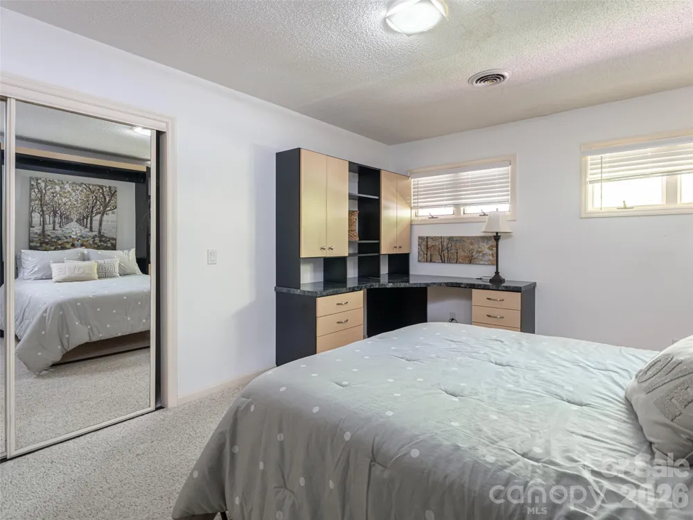112 Live Oak Lane Hendersonville, NC 28791