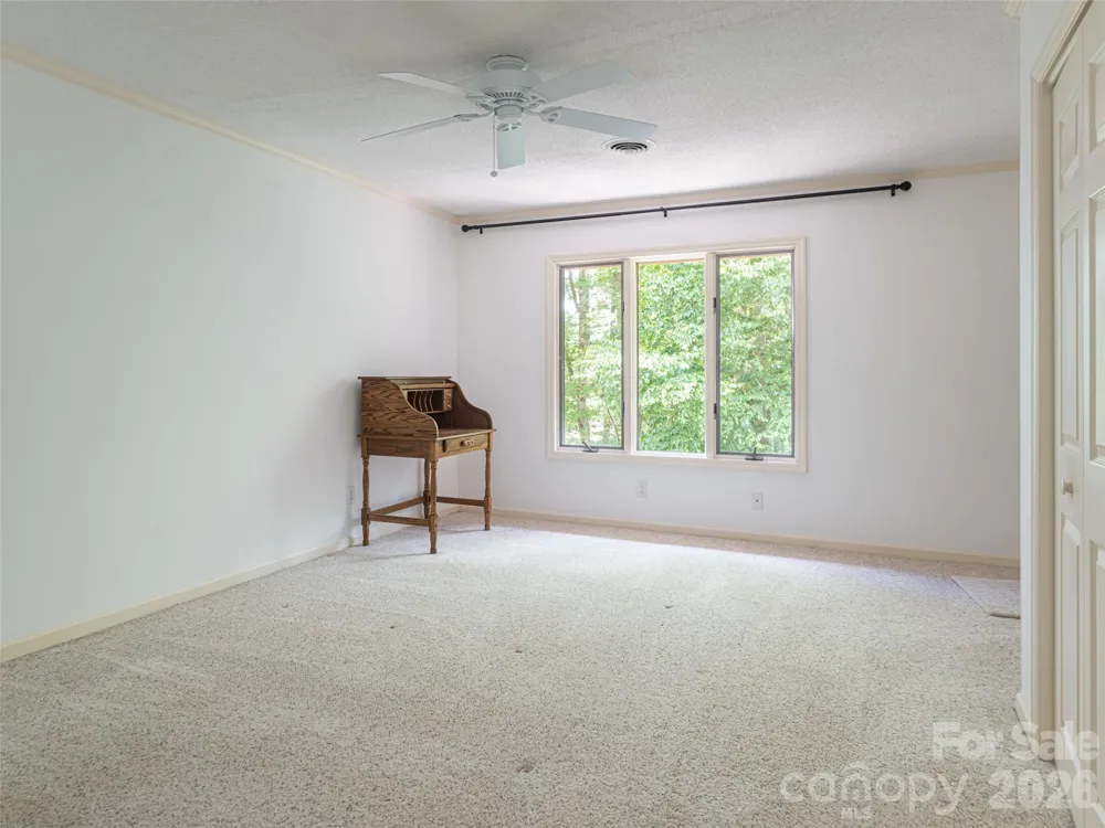 112 Live Oak Lane Hendersonville, NC 28791