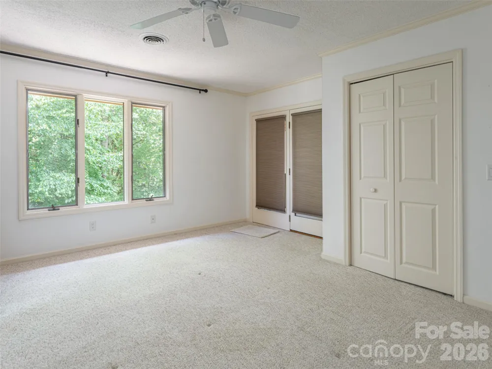 112 Live Oak Lane Hendersonville, NC 28791
