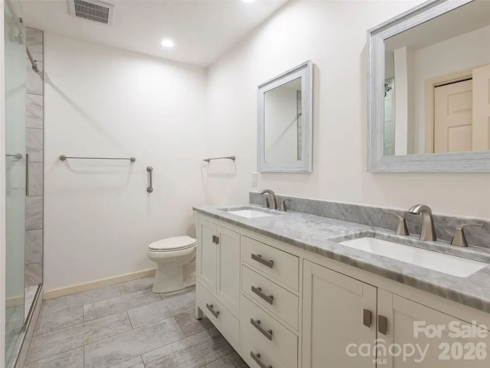 112 Live Oak Lane Hendersonville, NC 28791