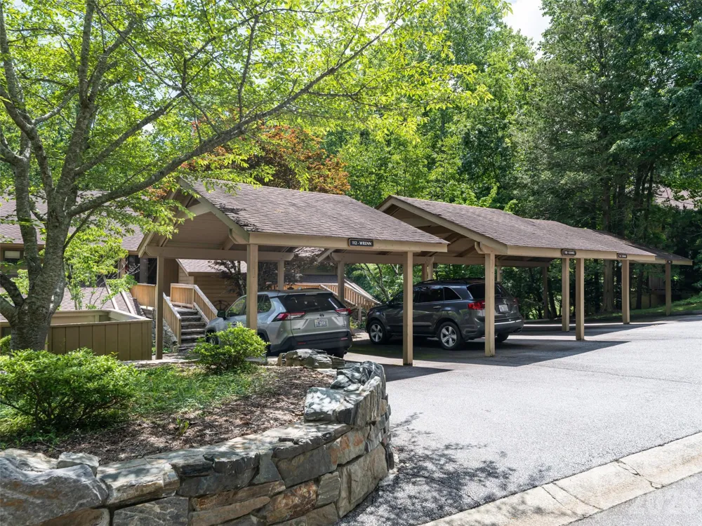 112 Live Oak Lane Hendersonville, NC 28791
