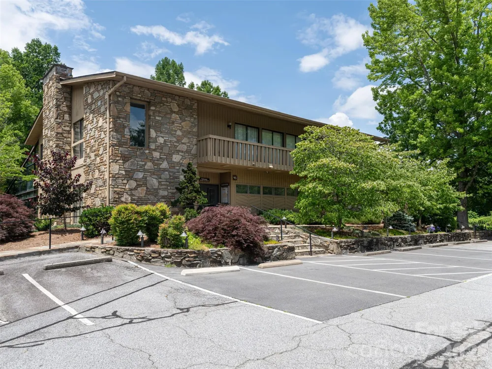 112 Live Oak Lane Hendersonville, NC 28791