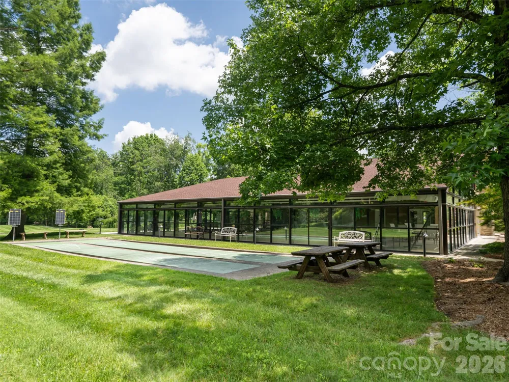 112 Live Oak Lane Hendersonville, NC 28791