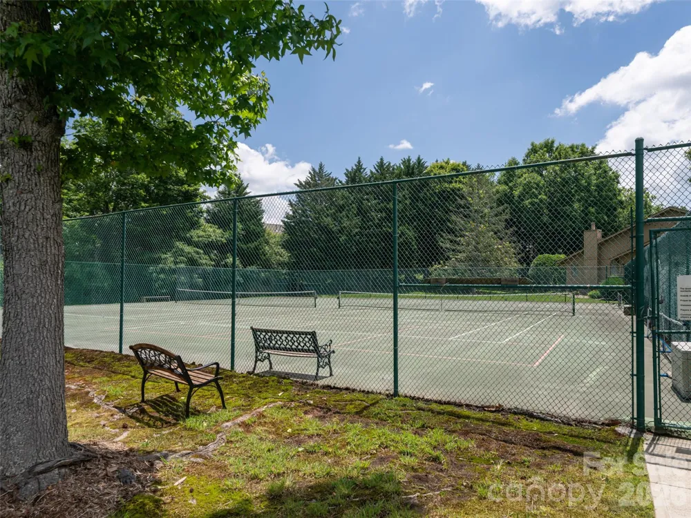 112 Live Oak Lane Hendersonville, NC 28791