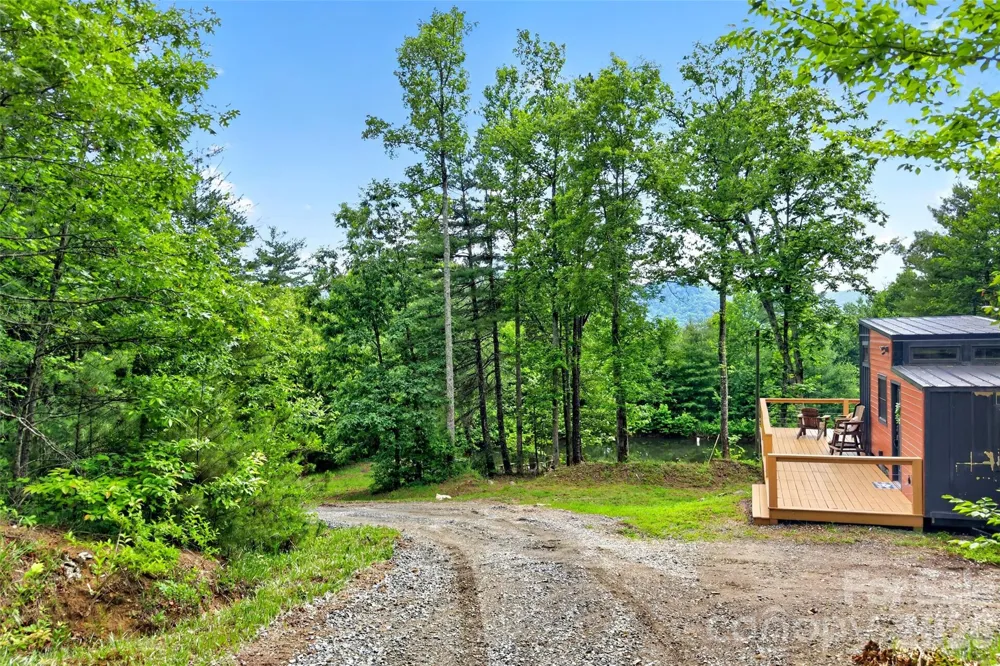 259 E Lester Lane Hendersonville, NC 28739