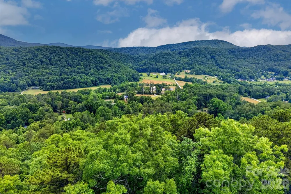 259 E Lester Lane Hendersonville, NC 28739