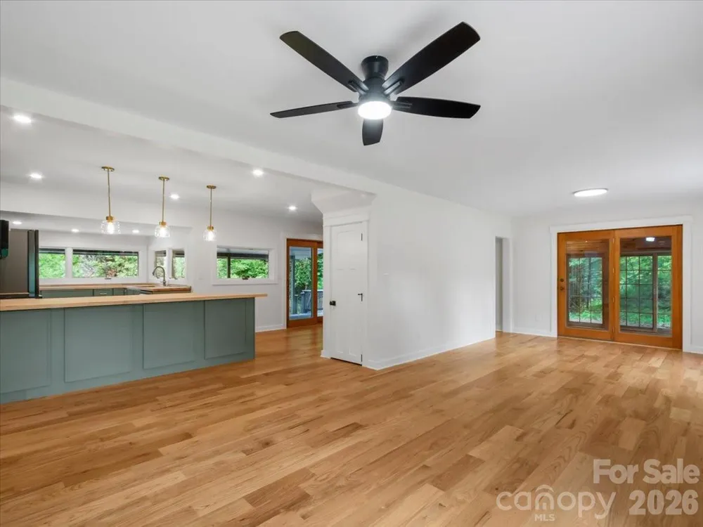 455 Rocky Springs Heights Burnsville, NC 28714