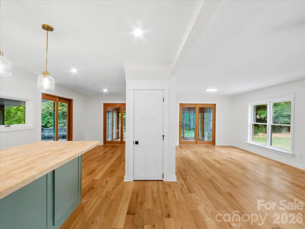 455 Rocky Springs Heights Burnsville, NC 28714