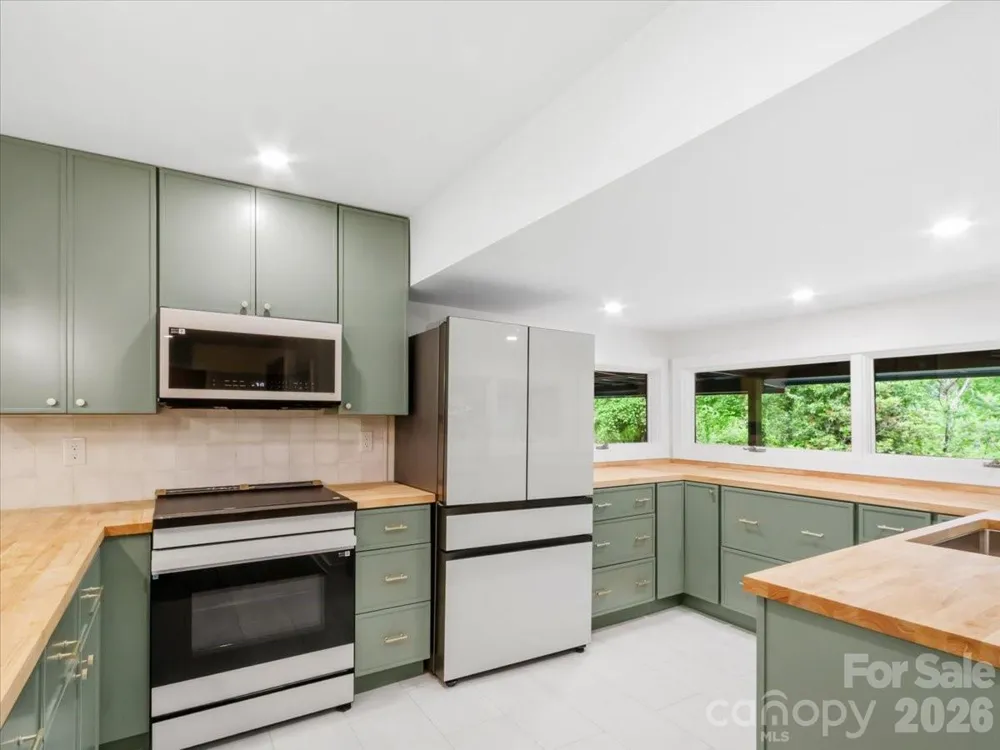 455 Rocky Springs Heights Burnsville, NC 28714