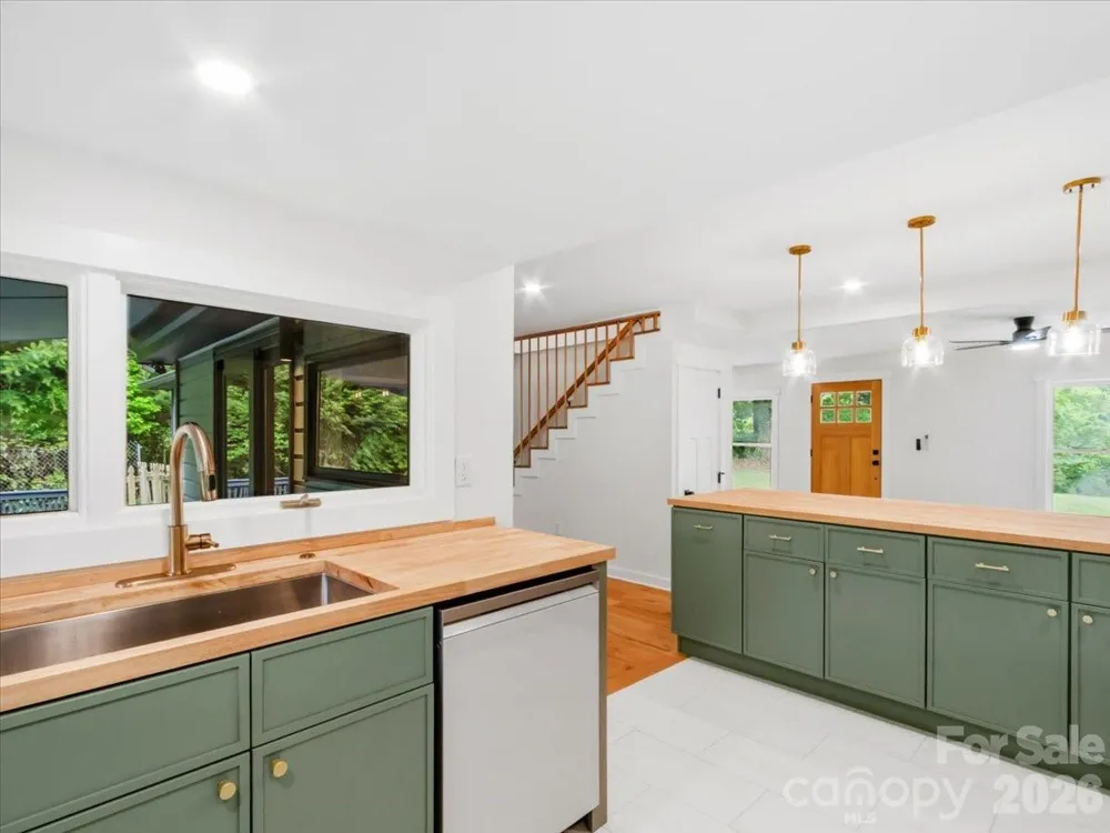 455 Rocky Springs Heights Burnsville, NC 28714