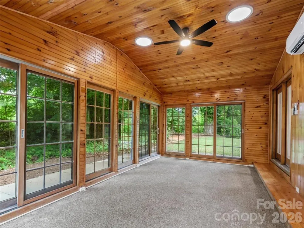 455 Rocky Springs Heights Burnsville, NC 28714