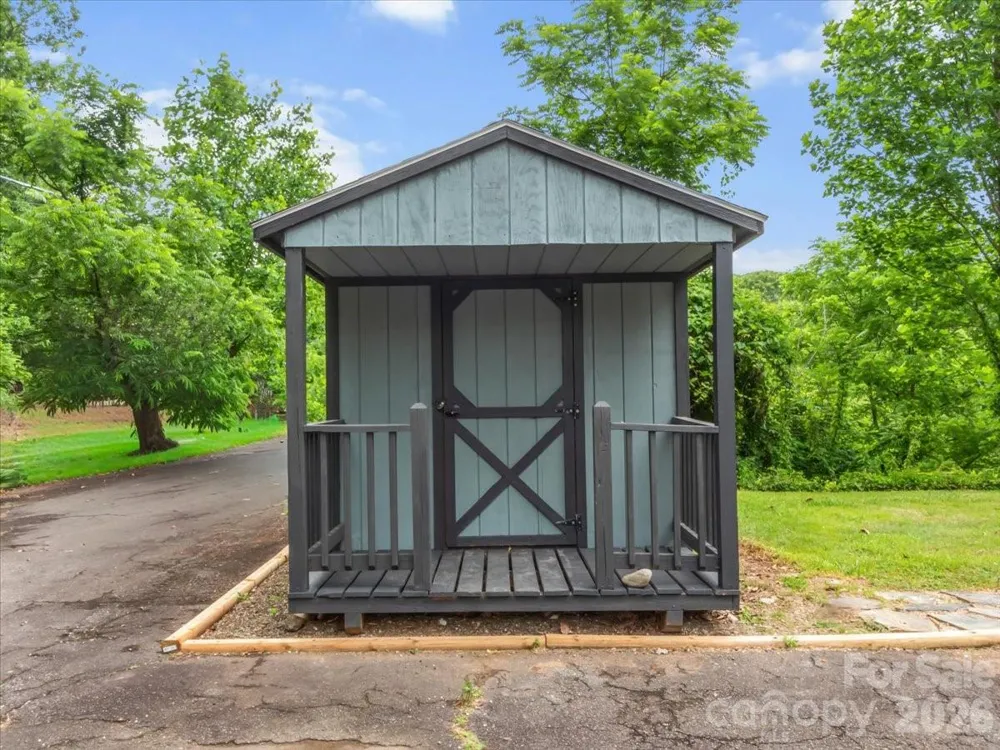 455 Rocky Springs Heights Burnsville, NC 28714
